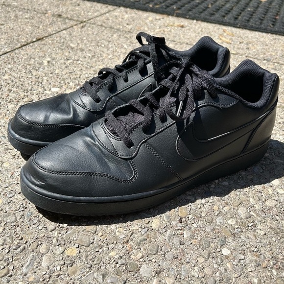 [14] Nike Men’s Ebernon Low Triple Black Sneaker Skate Shoe EUC - Picture 2 of 9